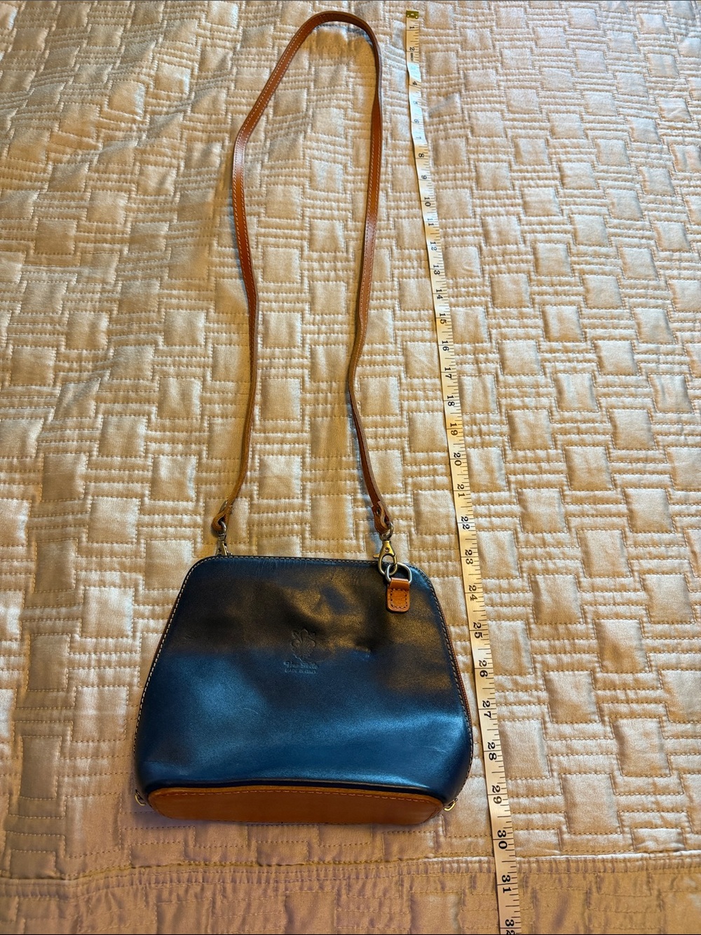 Vera Pelle made in Italy Leather Crossbody Bag in Navy and Tan.